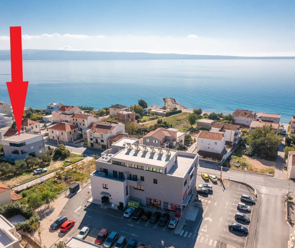 Property building, Day, Neighbourhood, Natural landscape, Beach, Sea view, Street view, Parking
