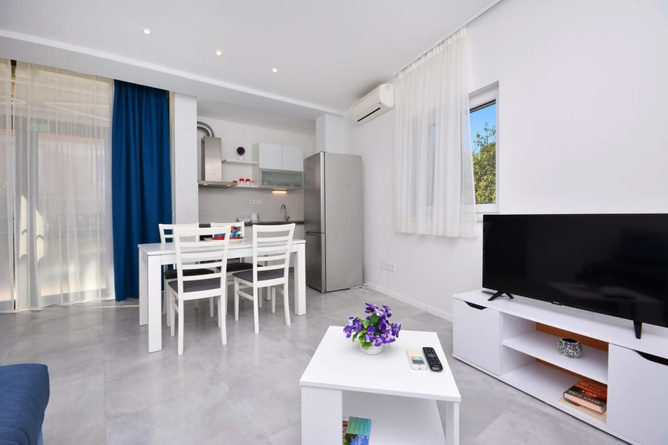 TV and multimedia, Kitchen or kitchenette, Dining area