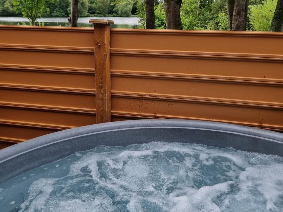 Property building, Hot Tub, Hot Tub