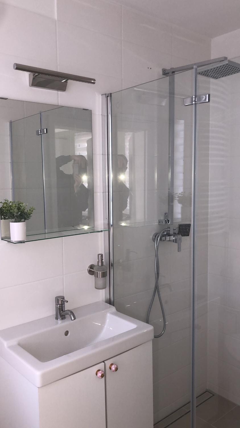 Moderne Ferienwohnungen mit Terrasse, Pool, Wallbox & Spielplatz in den Götzer Bergen - ideal für Ihren Berlin-Besuch und auch für Gruppen bis zu 40 Personen geeignet Apartment in Saxony-Anhalt, Germany
