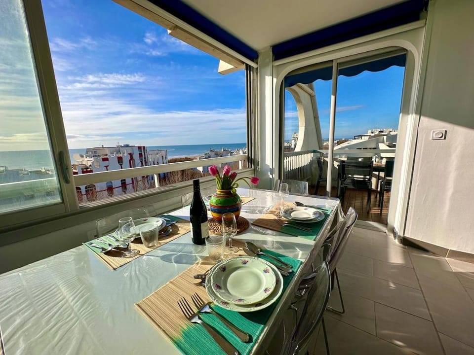 Living room, Sea view