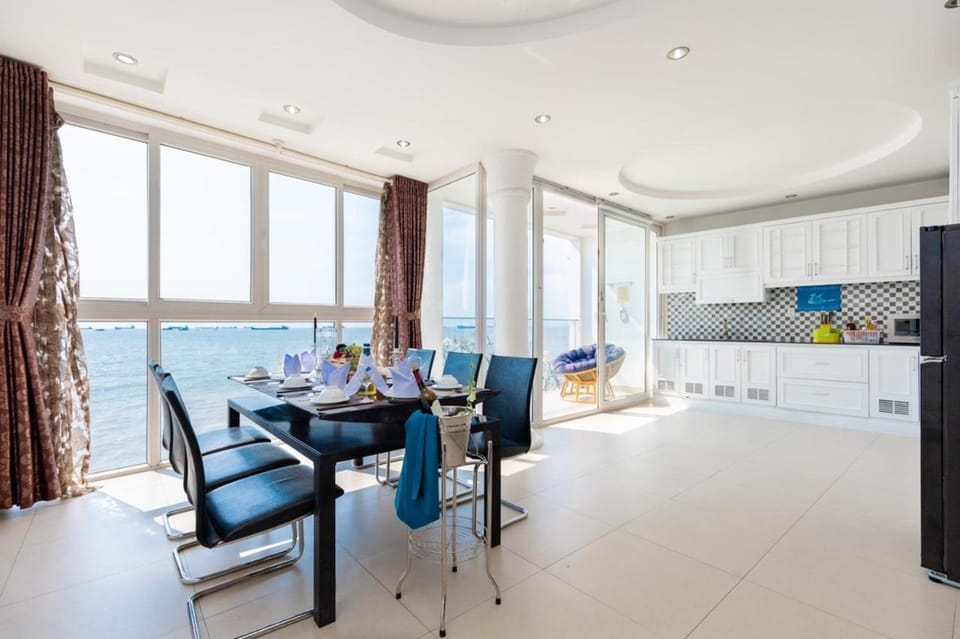Natural landscape, Kitchen or kitchenette, Living room, Seating area, Dining area, minibar, oven, pet friendly