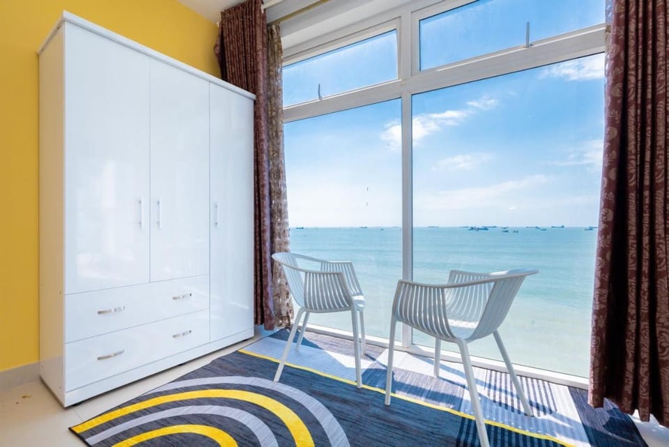 Natural landscape, View (from property/room), Living room, Photo of the whole room, Sea view