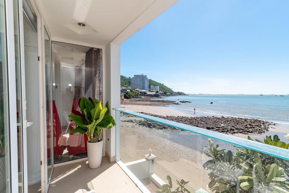 Patio, Day, Natural landscape, View (from property/room), Balcony/Terrace, Beach, Sea view