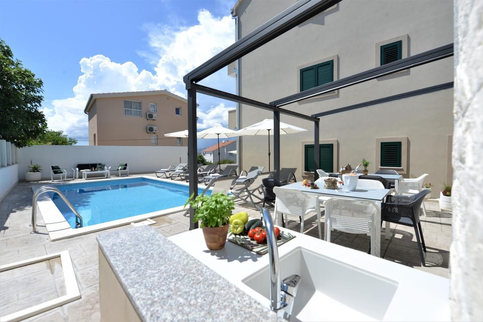 Balcony/Terrace, Pool view