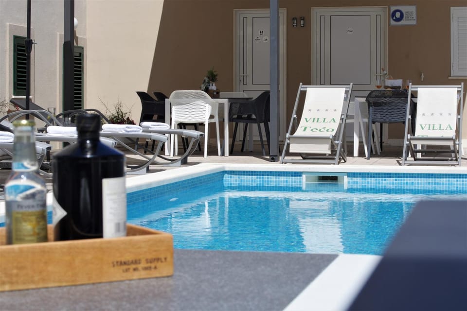 Pool view, Swimming pool, sunbed