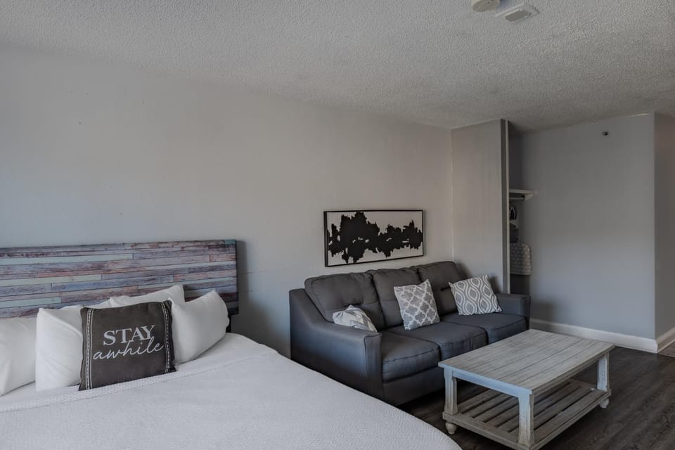 Beautifully Updated Ocean View Studio! Sea Mist 50503 House in Myrtle Beach