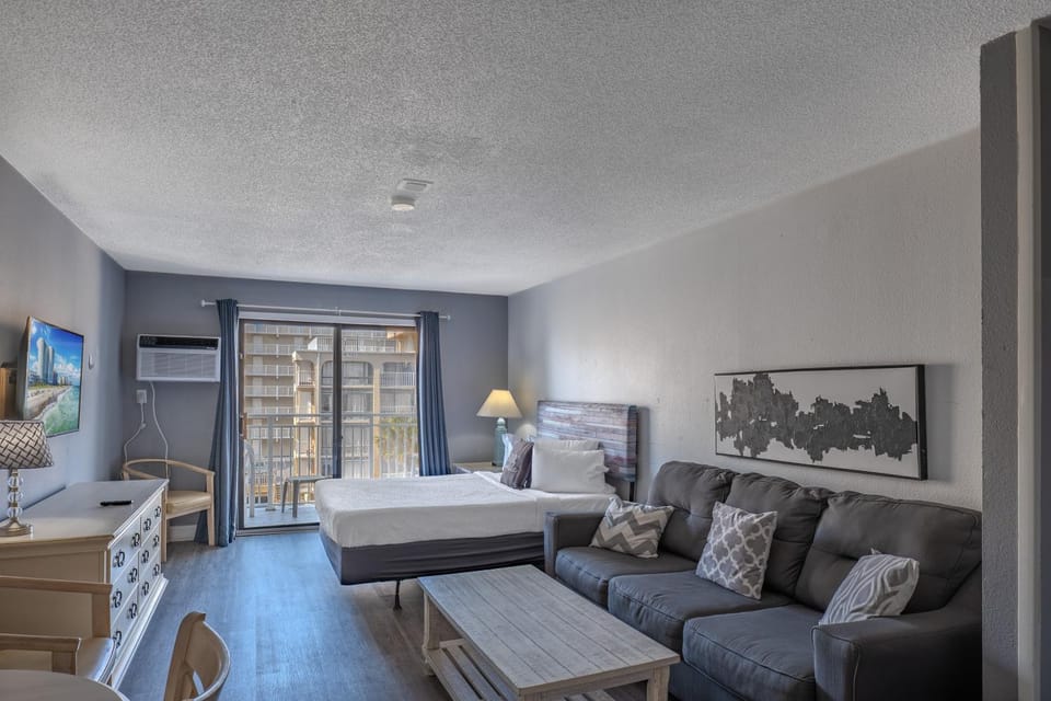 Beautifully Updated Ocean View Studio! Sea Mist 50503 House in Myrtle Beach