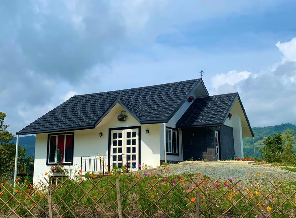 Hounon White Chimney Cottage-4 Bedrooms Villa in Sabah