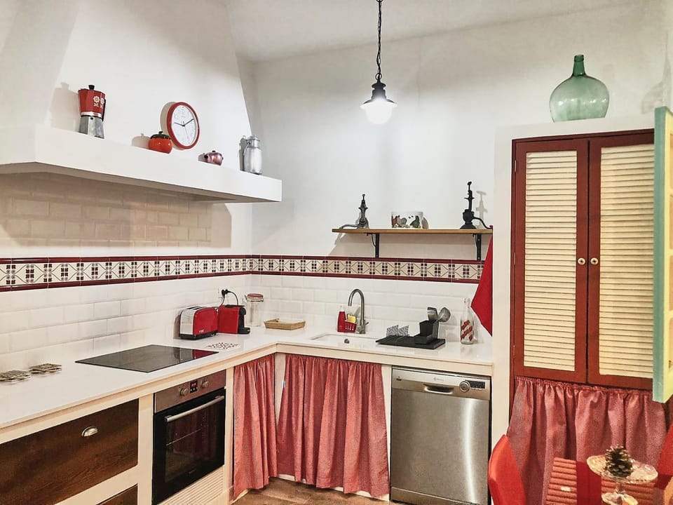 Kitchen or kitchenette, dishwasher, minibar, pet friendly, stove, toaster