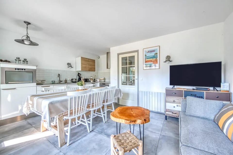 Living room, kitchen