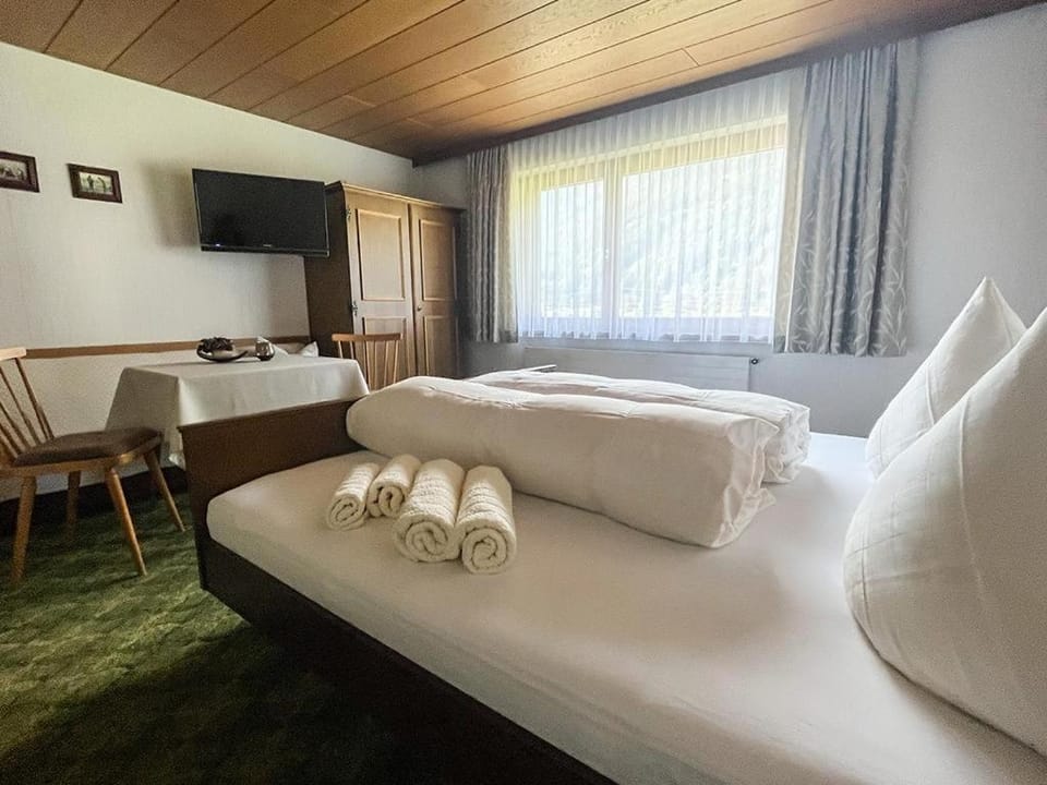 Photo of the whole room, Seating area, Bedroom