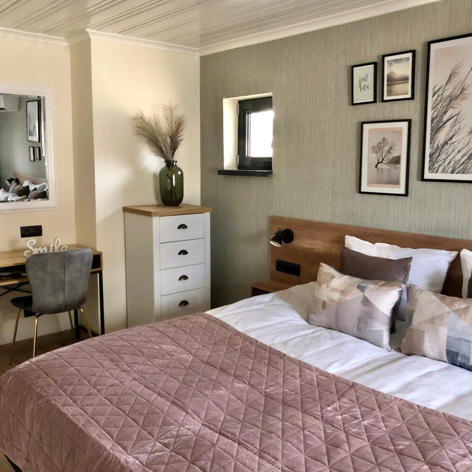 Bed, Photo of the whole room, Bedroom, hair dresser