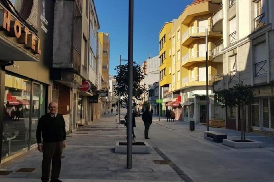 Property building, Day, Neighbourhood, Street view