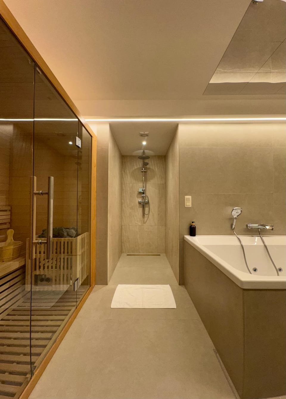 Hot Tub, Hot Tub, Sauna, Sauna