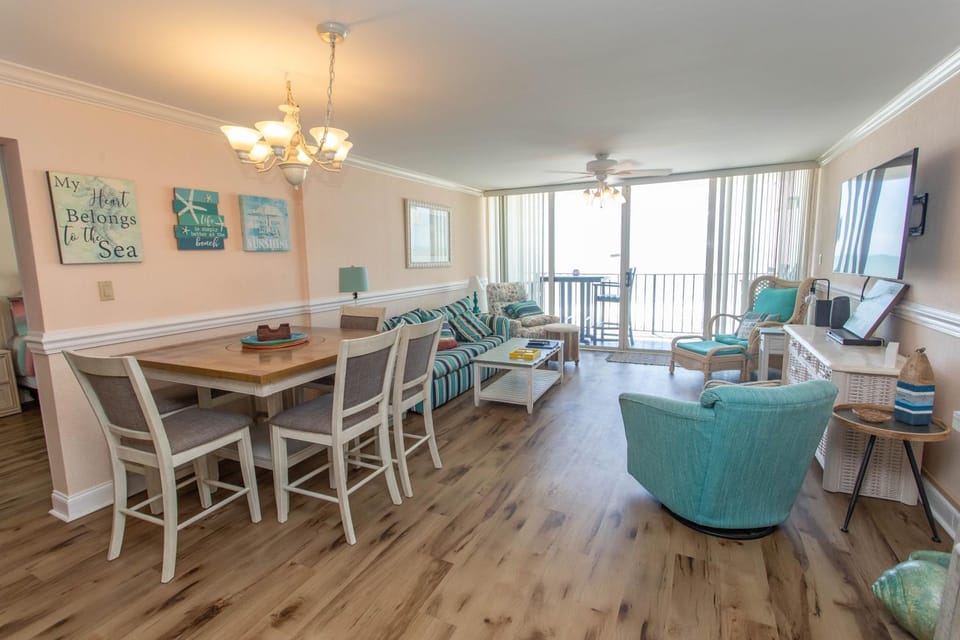 ROYAL GARDEN RESORT 401 condo Apartment in Garden City
