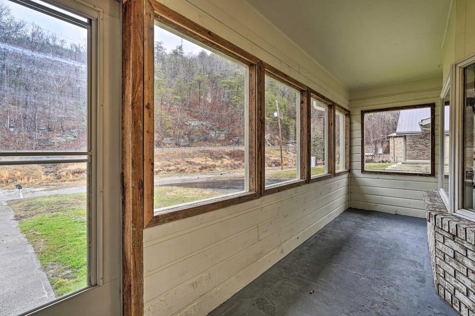 Whitesburg Vacation Home w/ Glass-Enclosed Porch House in Kentucky