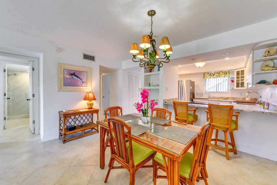 Walk to Ocean: Bradenton Beach Condo w/ Patio House in Bradenton Beach