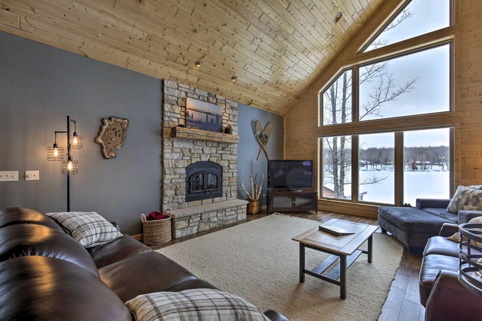 Lakefront Cottage in Iron River: 3 Mi to Skiing! House in Wisconsin