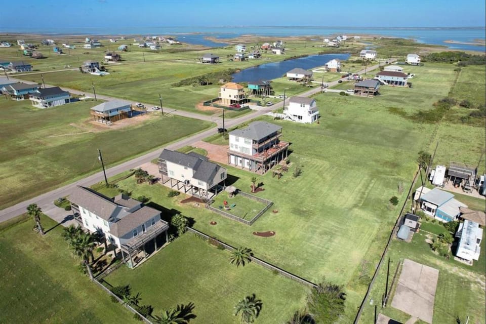 Classy Home with Backyard Oasis Hot Tub and 2 Shaded Decks House in Hitchcock