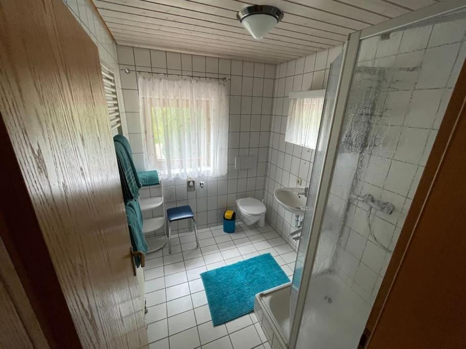 Shower, Toilet, Bathroom, towels