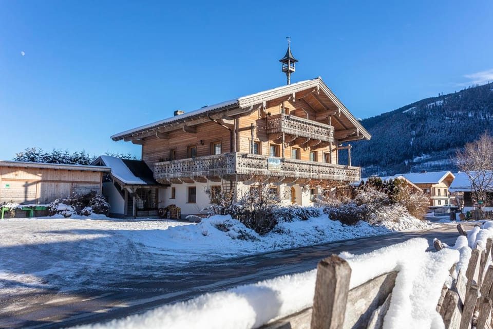 Property building, Day, Natural landscape, Winter, Mountain view