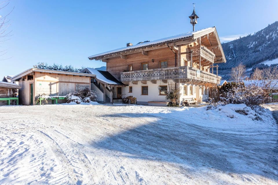 Property building, Day, Natural landscape, Winter, Mountain view