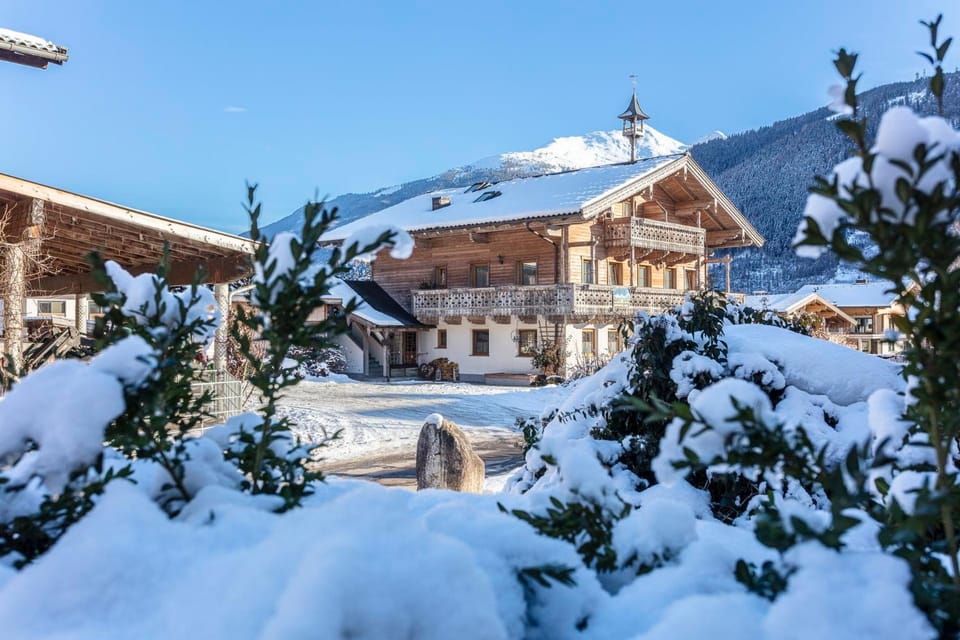 Property building, Day, Natural landscape, Winter, Mountain view