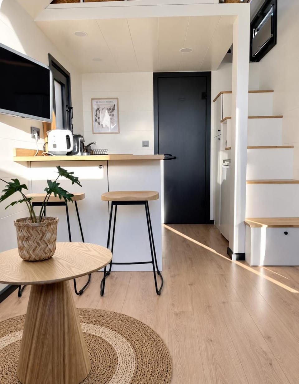 Charming Tiny House with Private Jacuzzi, Sauna and Garden & Free Parking between Amsterdam Haarlem and Schiphol Airport House in Haarlem