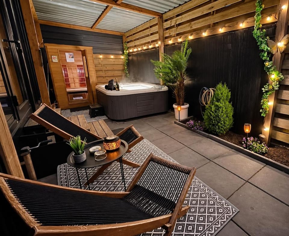 Charming Tiny House with Private Jacuzzi, Sauna and Garden & Free Parking between Amsterdam Haarlem and Schiphol Airport House in Haarlem