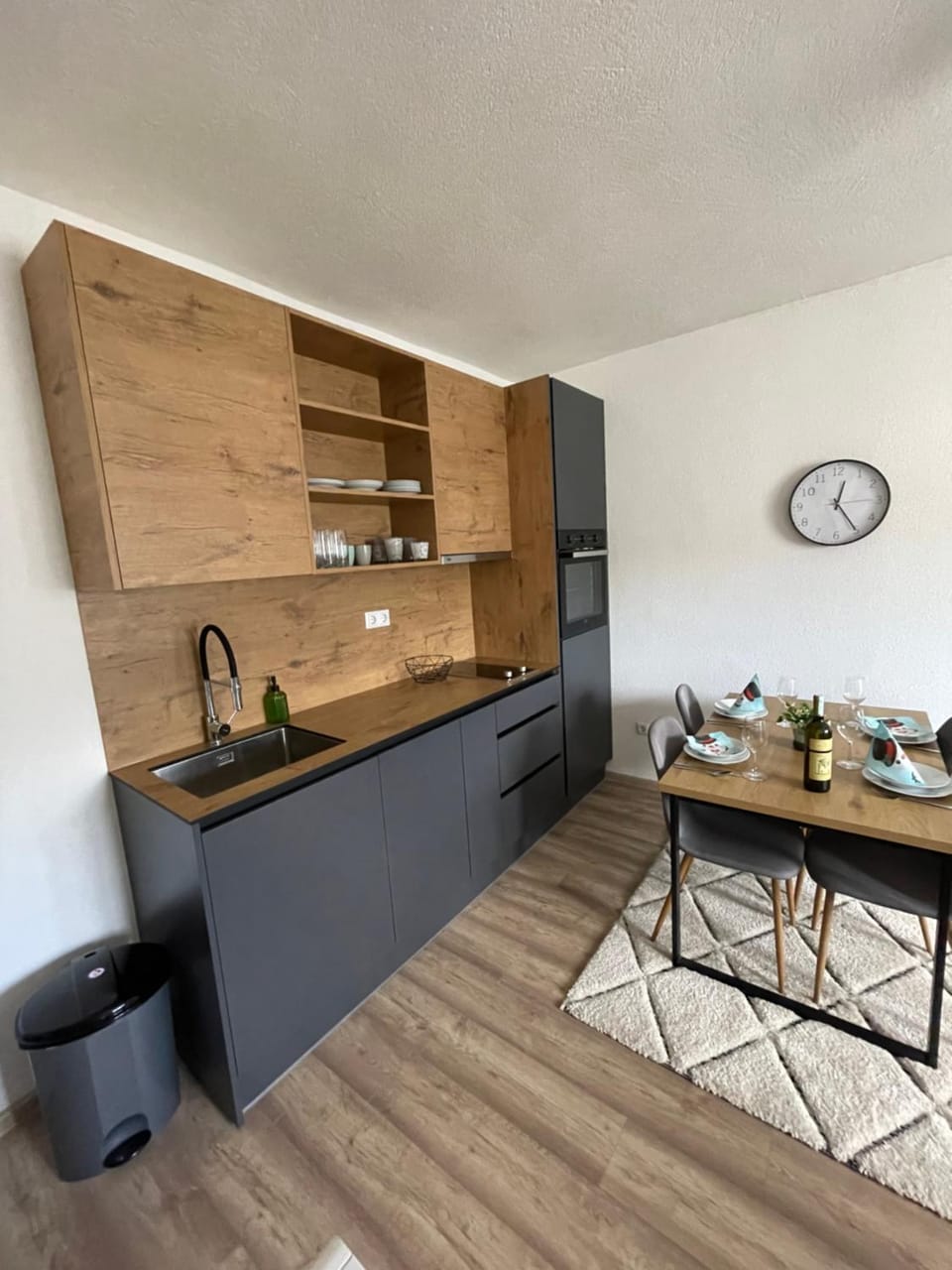 Coffee/tea facilities, Kitchen or kitchenette, Dining area, pet friendly, stove