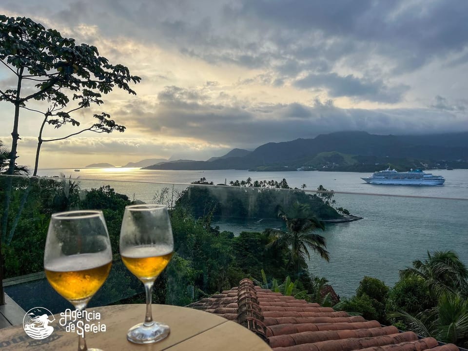 Linda casa em cond. c vista para a Ilha das Cabras House in Ilhabela
