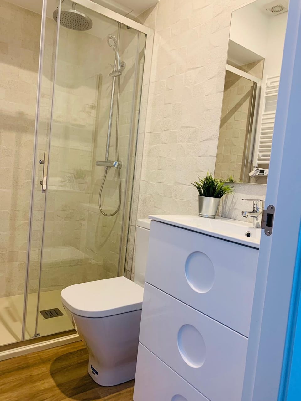 Toilet, Bathroom, towels