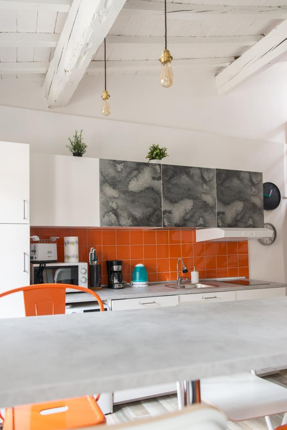 Kitchen or kitchenette, Dining area, minibar, stove