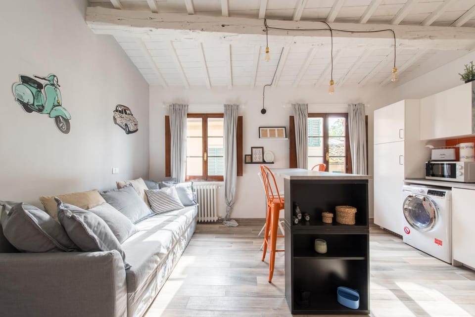 Kitchen or kitchenette, Living room, Seating area, minibar, pet friendly, stove
