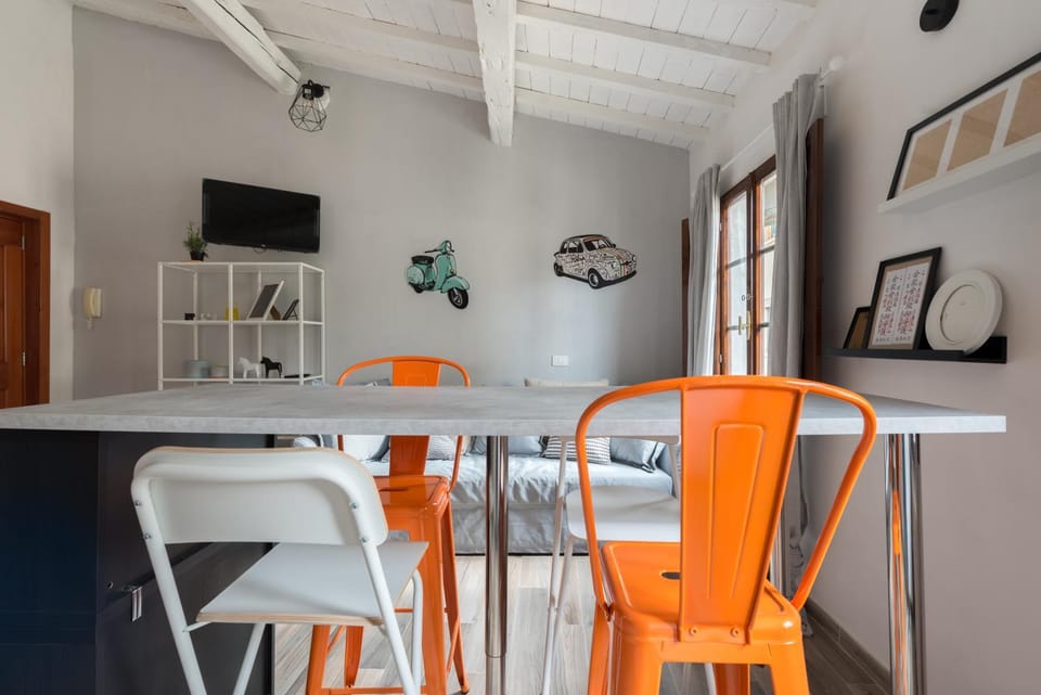 TV and multimedia, Living room, Seating area, Dining area