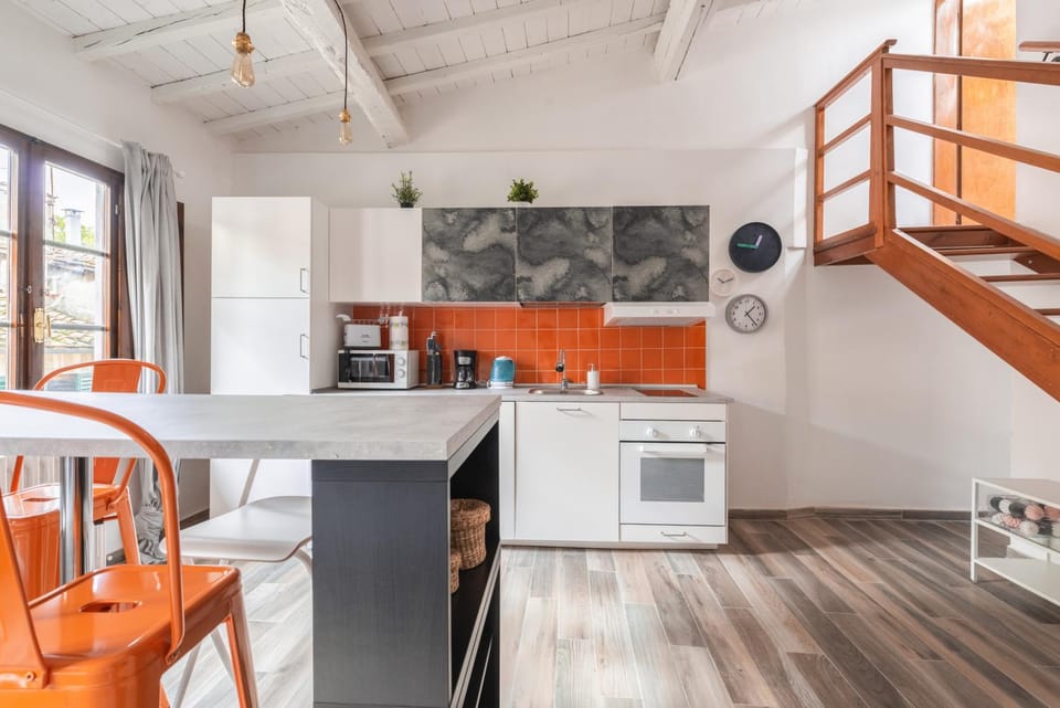 Kitchen or kitchenette, Living room, Seating area, Dining area, dishwasher, minibar, pet friendly, stove
