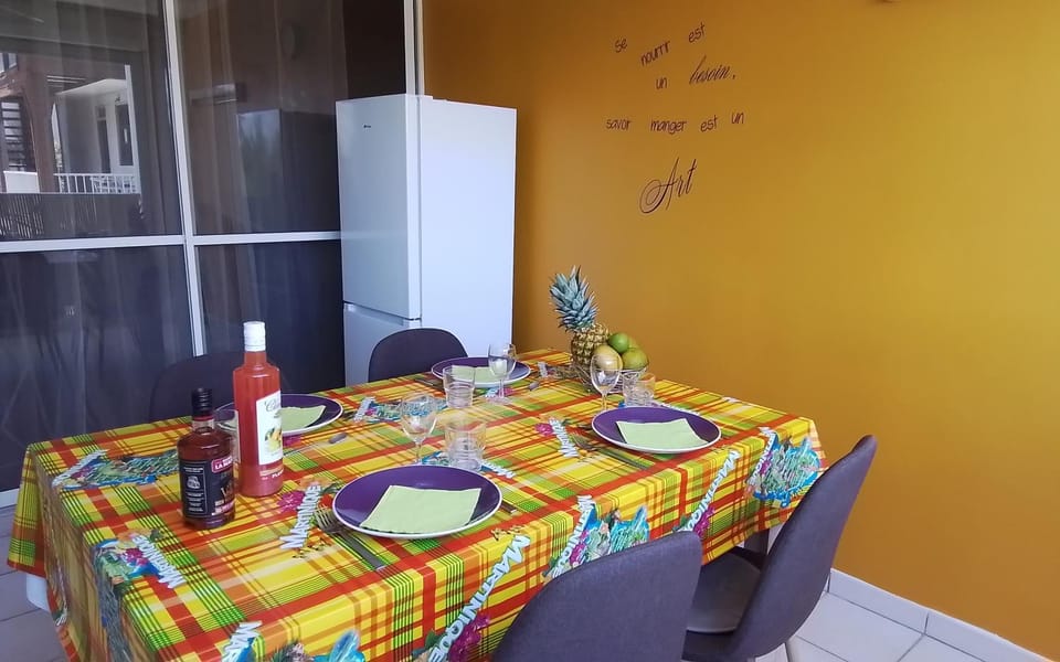 Food and drinks, Dining area