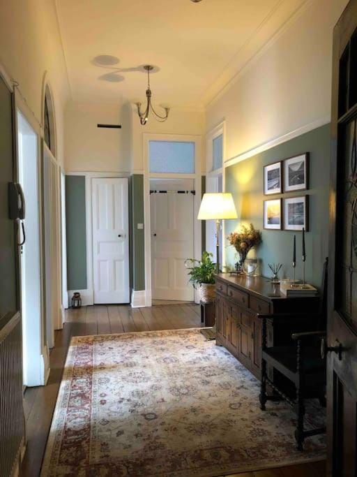 Spacious 3 bed flat in the heart of the west end. Apartment in Glasgow