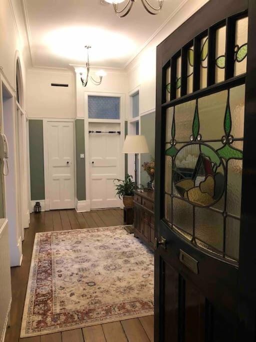 Spacious 3 bed flat in the heart of the west end. Apartment in Glasgow