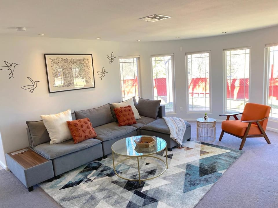 Living room, Seating area