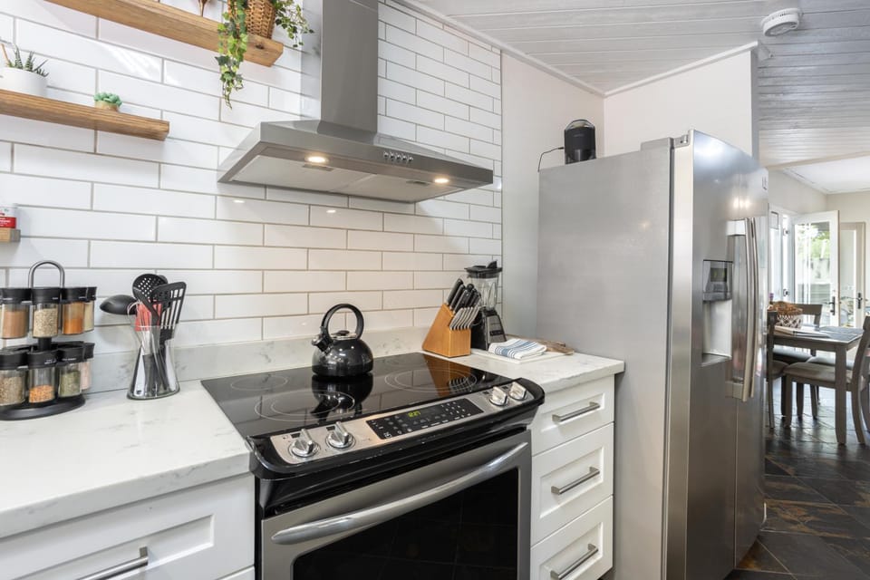 Coffee/tea facilities, Kitchen or kitchenette, dishwasher, minibar, pet friendly, stove, toaster