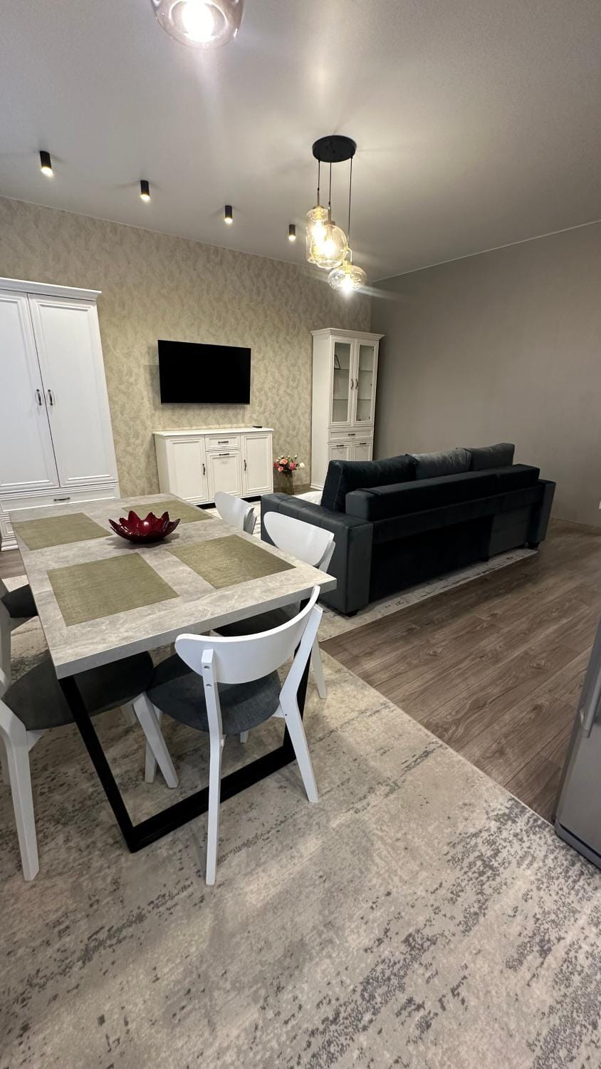Kitchen or kitchenette, Living room, Seating area, Dining area