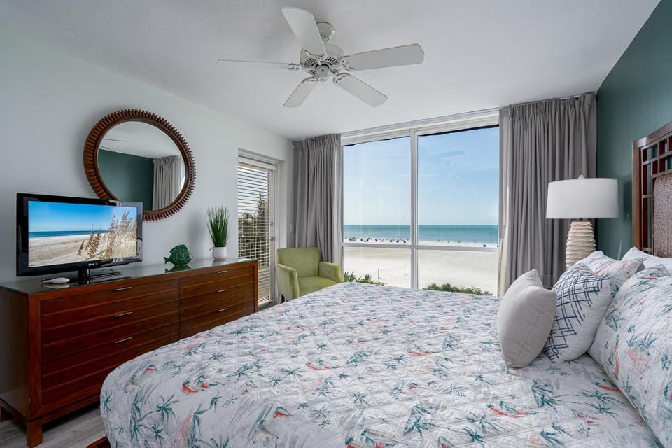 Immaculate Direct Gulf Front 3 Bedroom Condo - Gullwing 505 condo Apartment in Estero Island