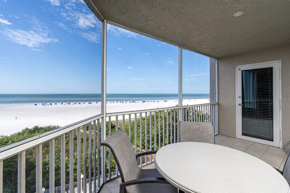 Immaculate Direct Gulf Front 3 Bedroom Condo - Gullwing 505 condo Apartment in Estero Island