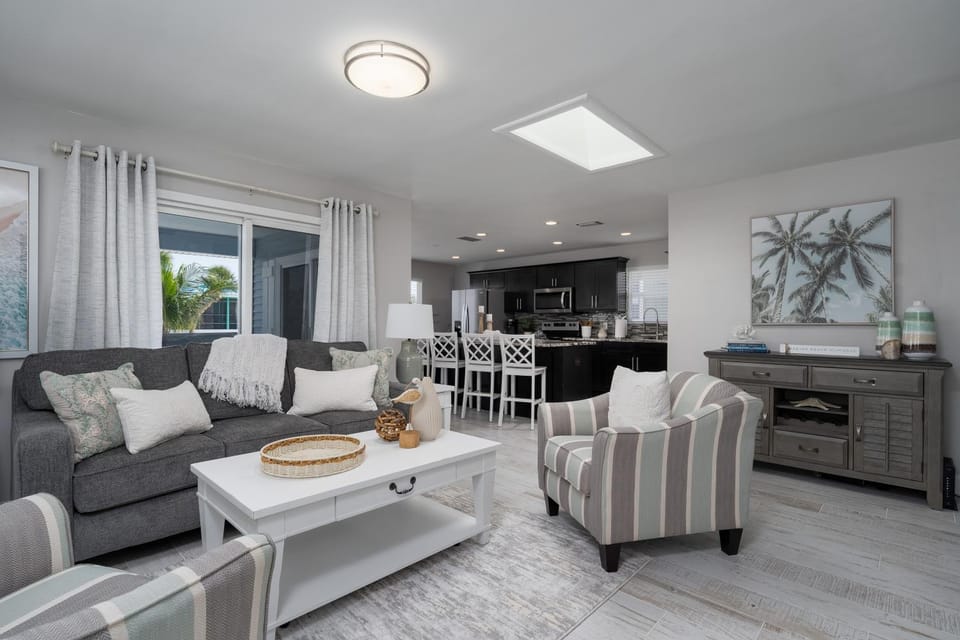 Shells N Sunshine! Getaway Destination Just Minutes from the White Sandy Beaches of Fort Myers! home House in Estero Island