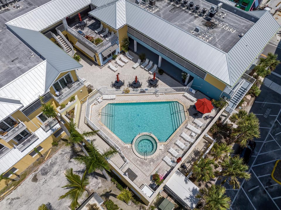 Bird's eye view, Swimming pool