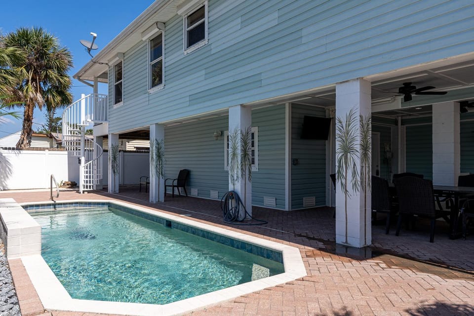 Property building, Swimming pool