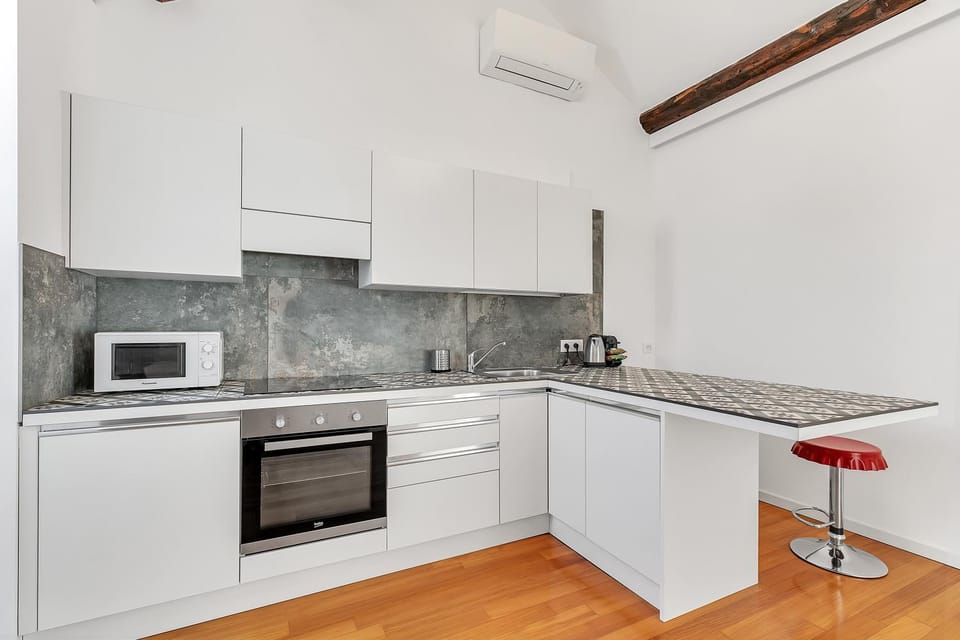 Kitchen or kitchenette, dishwasher, oven, stove