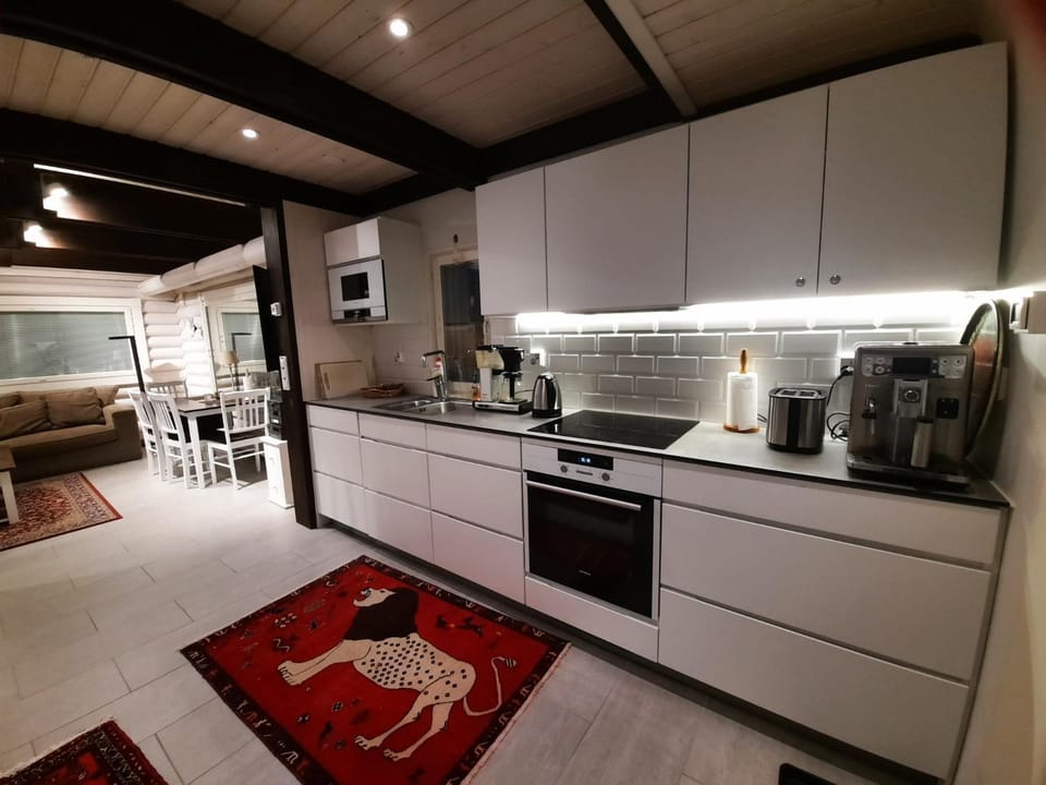 Coffee/tea facilities, Kitchen or kitchenette, minibar, pet friendly, stove, toaster